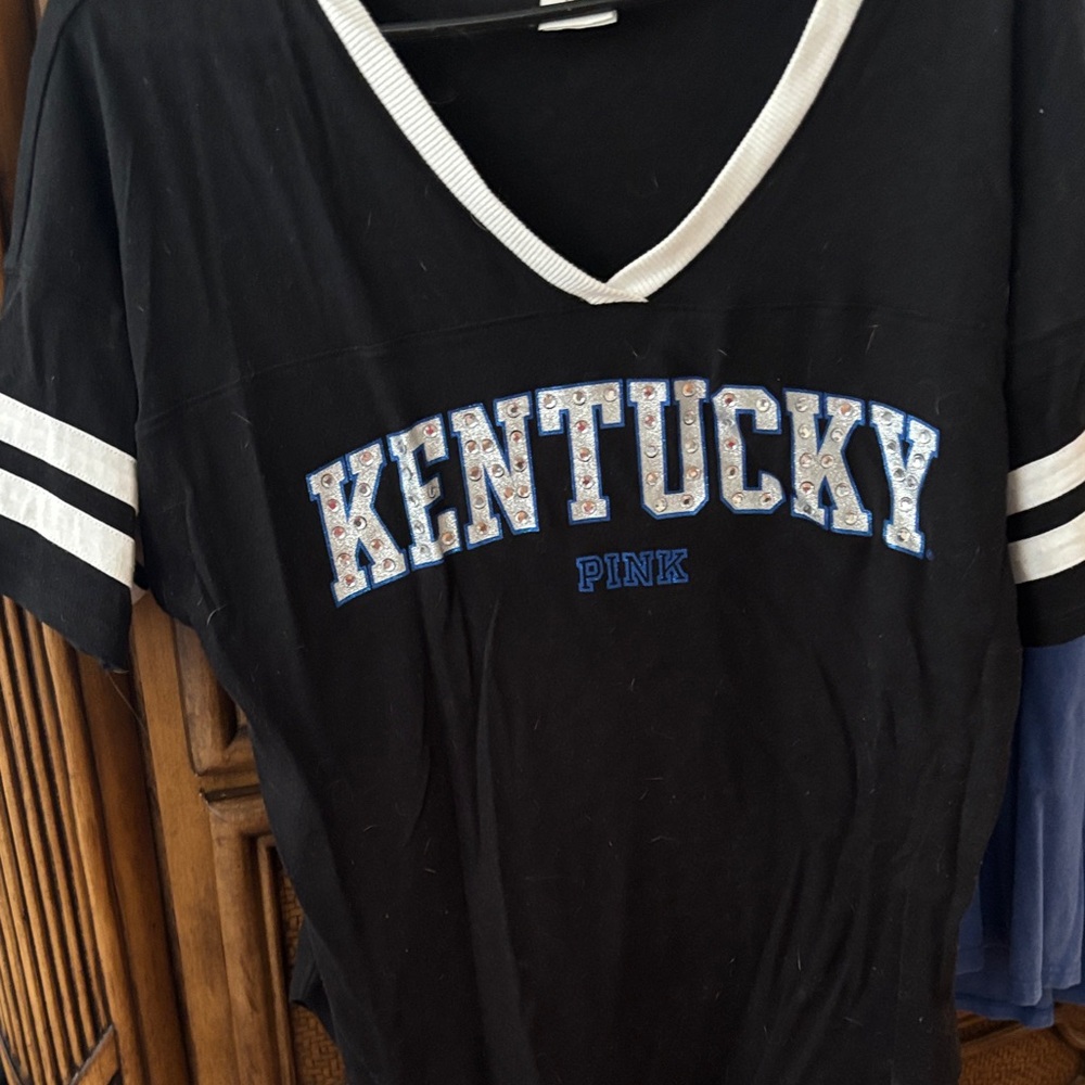 PINK Victoria's Secret Black V-Neck Tee with Kentucky Design